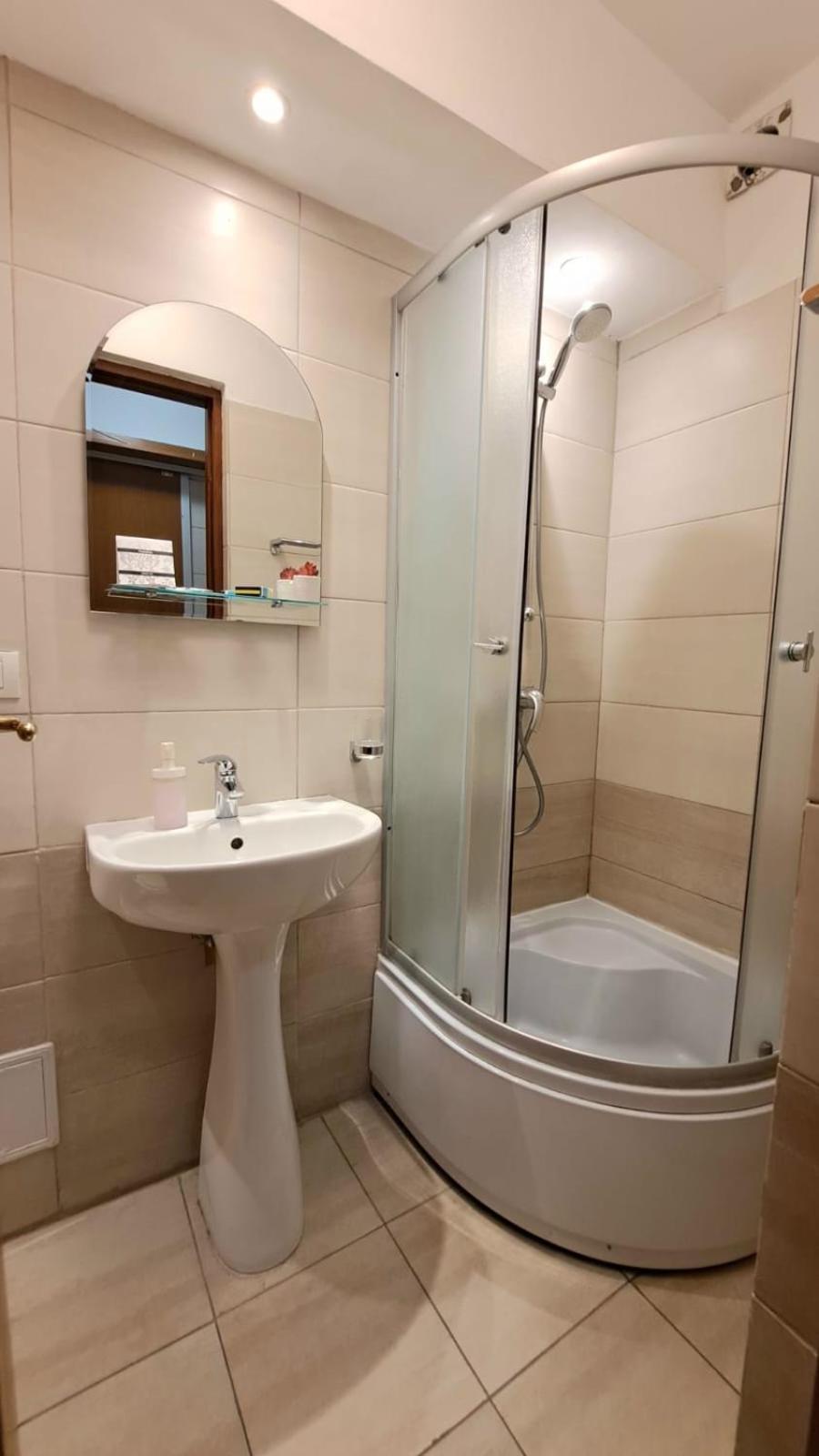 בוקרשט Inchiriez Garsoniera In Regim Hotelier Unirii מראה חיצוני תמונה