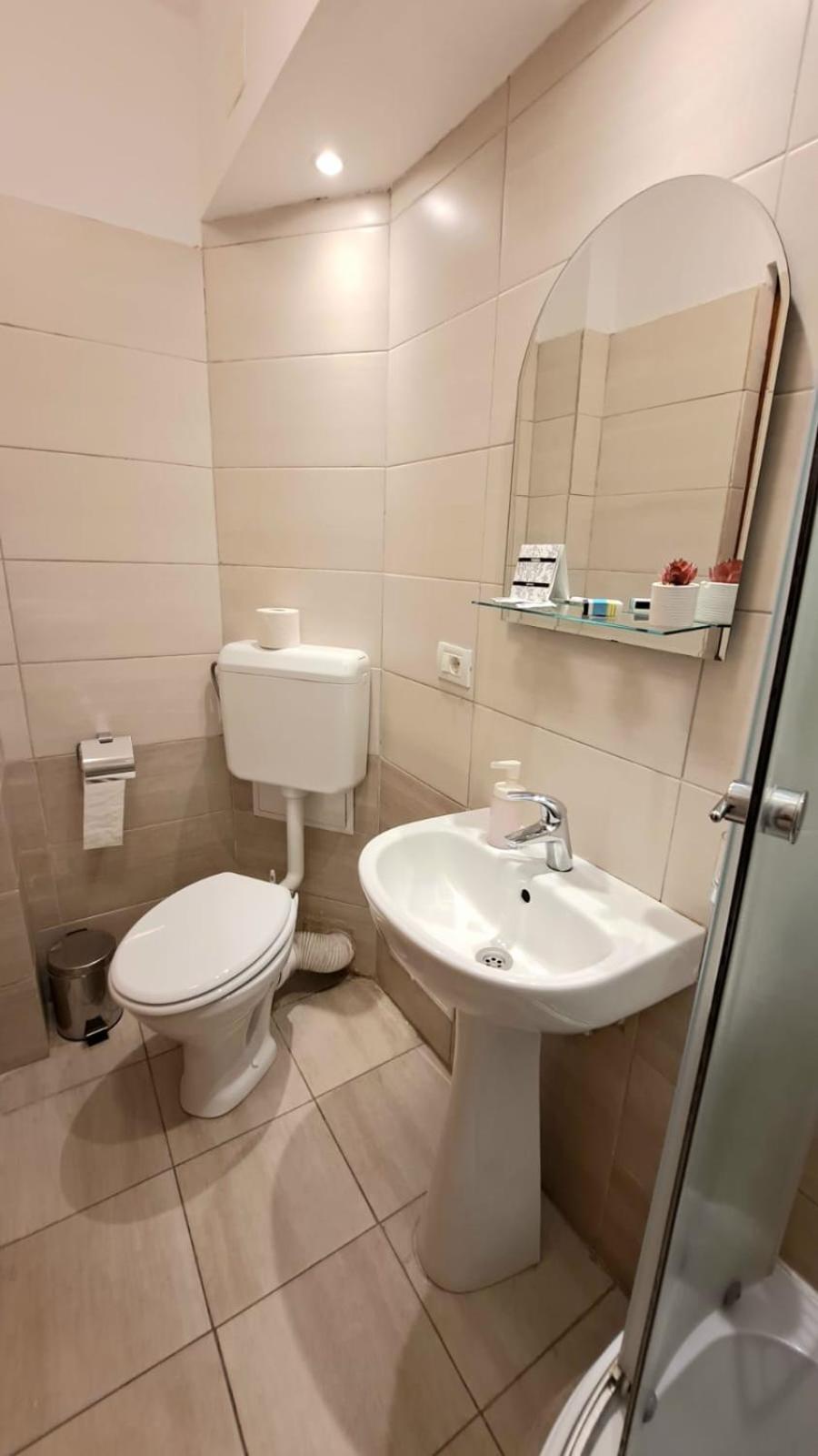 בוקרשט Inchiriez Garsoniera In Regim Hotelier Unirii מראה חיצוני תמונה